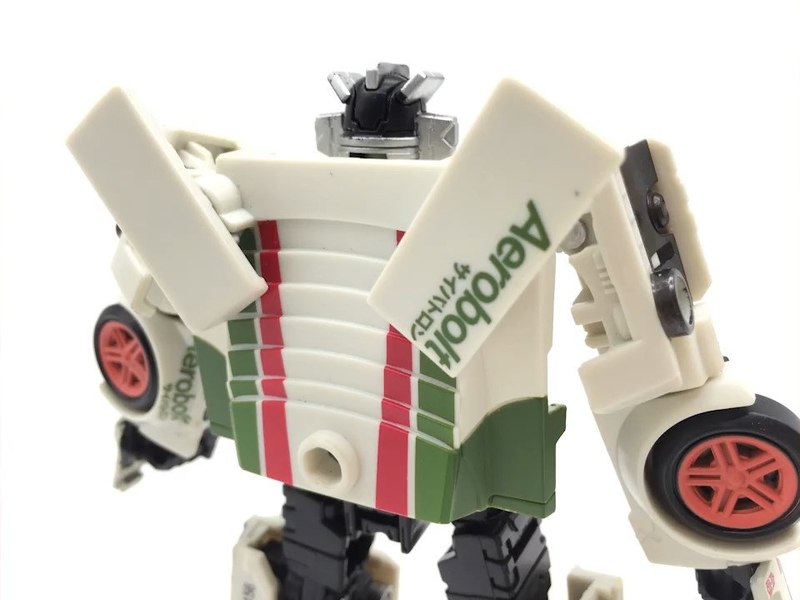 Transformers Earthrise Deluxe Wheeljack Video Review With Images 04 (4 of 24)